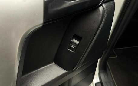 Toyota Land Cruiser Prado 150 рестайлинг 2, 2016 год, 4 000 000 рублей, 22 фотография