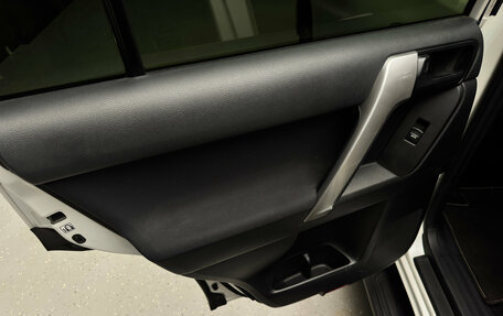 Toyota Land Cruiser Prado 150 рестайлинг 2, 2016 год, 4 000 000 рублей, 21 фотография