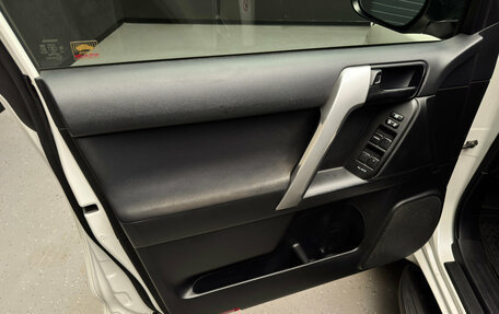 Toyota Land Cruiser Prado 150 рестайлинг 2, 2016 год, 4 000 000 рублей, 15 фотография