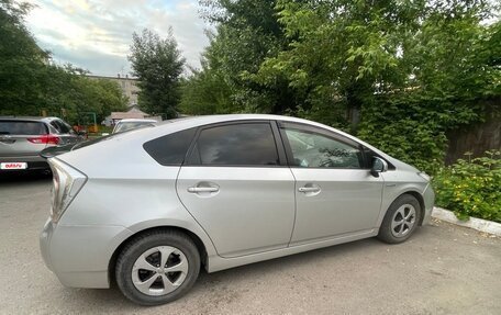 Toyota Prius, 2013 год, 1 000 000 рублей, 2 фотография