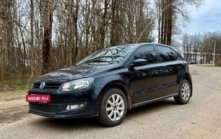 Volkswagen Polo VI (EU Market), 2011 год, 700 000 рублей, 2 фотография