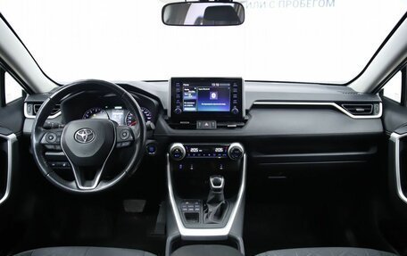 Toyota RAV4, 2020 год, 3 650 000 рублей, 12 фотография