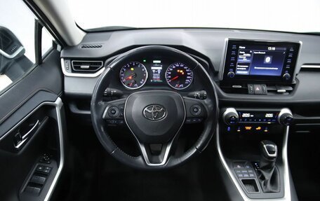 Toyota RAV4, 2020 год, 3 650 000 рублей, 13 фотография