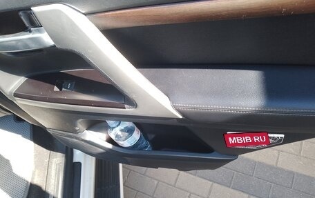 Toyota Land Cruiser 200, 2020 год, 10 790 000 рублей, 20 фотография