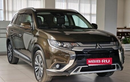 Mitsubishi Outlander III рестайлинг 3, 2019 год, 2 920 000 рублей, 3 фотография