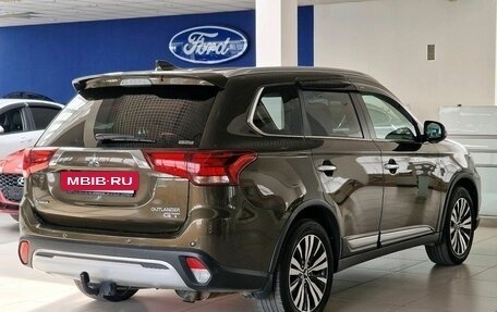 Mitsubishi Outlander III рестайлинг 3, 2019 год, 2 920 000 рублей, 5 фотография