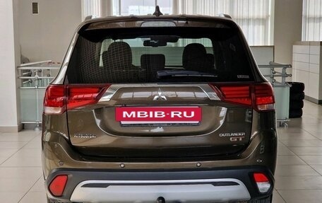 Mitsubishi Outlander III рестайлинг 3, 2019 год, 2 920 000 рублей, 6 фотография