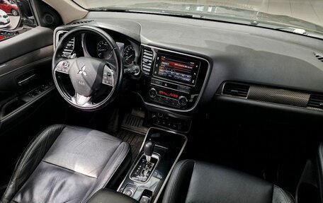 Mitsubishi Outlander III рестайлинг 3, 2019 год, 2 920 000 рублей, 16 фотография