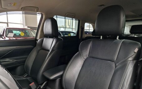 Mitsubishi Outlander III рестайлинг 3, 2019 год, 2 920 000 рублей, 21 фотография