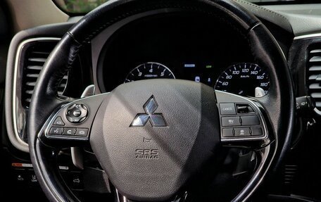 Mitsubishi Outlander III рестайлинг 3, 2019 год, 2 920 000 рублей, 15 фотография