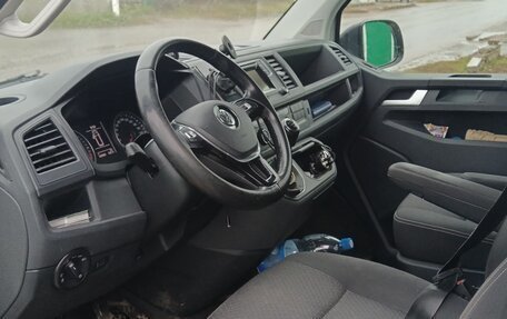 Volkswagen Multivan T6 рестайлинг, 2017 год, 2 800 000 рублей, 11 фотография