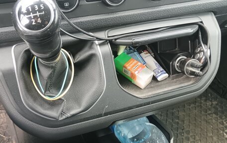 Volkswagen Multivan T6 рестайлинг, 2017 год, 2 800 000 рублей, 7 фотография