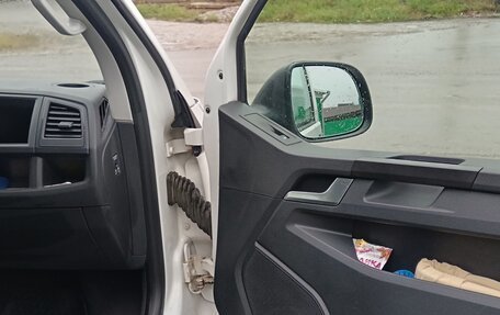 Volkswagen Multivan T6 рестайлинг, 2017 год, 2 800 000 рублей, 12 фотография