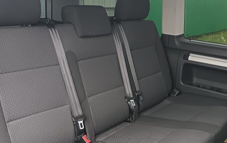 Volkswagen Multivan T6 рестайлинг, 2017 год, 2 800 000 рублей, 15 фотография