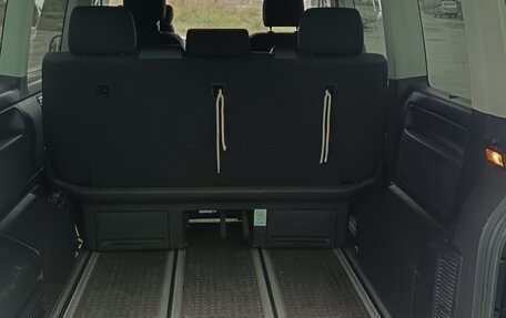 Volkswagen Multivan T6 рестайлинг, 2017 год, 2 800 000 рублей, 4 фотография