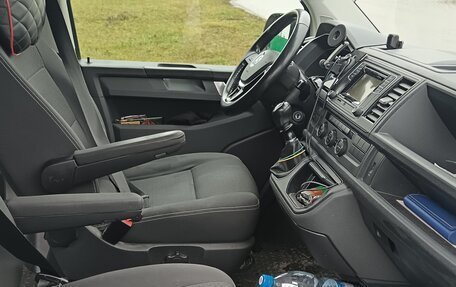 Volkswagen Multivan T6 рестайлинг, 2017 год, 2 800 000 рублей, 13 фотография