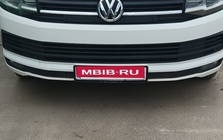 Volkswagen Multivan T6 рестайлинг, 2017 год, 2 800 000 рублей, 1 фотография