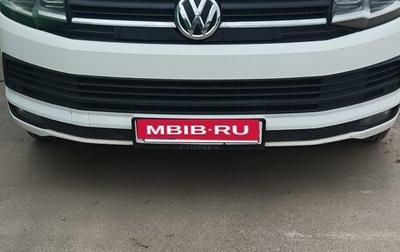 Volkswagen Multivan T6 рестайлинг, 2017 год, 2 800 000 рублей, 1 фотография