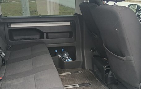 Volkswagen Multivan T6 рестайлинг, 2017 год, 2 800 000 рублей, 16 фотография