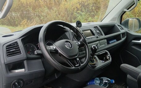 Volkswagen Multivan T6 рестайлинг, 2017 год, 2 800 000 рублей, 22 фотография