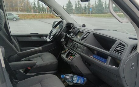 Volkswagen Multivan T6 рестайлинг, 2017 год, 2 800 000 рублей, 23 фотография