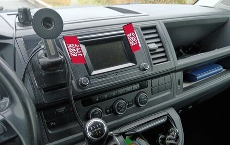 Volkswagen Multivan T6 рестайлинг, 2017 год, 2 800 000 рублей, 20 фотография