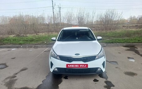 KIA Rio IV, 2021 год, 1 050 000 рублей, 1 фотография