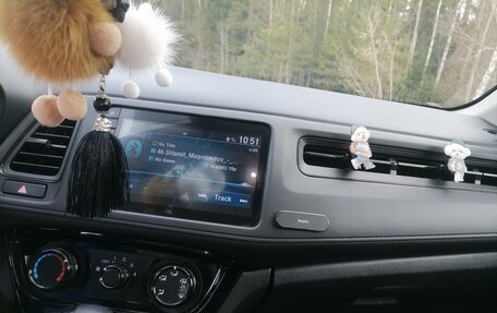 Honda Vezel, 2021 год, 2 500 000 рублей, 8 фотография