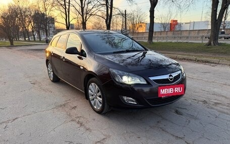 Opel Astra J, 2012 год, 600 000 рублей, 2 фотография
