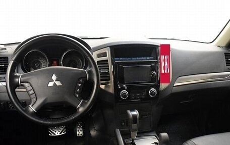 Mitsubishi Pajero IV, 2015 год, 2 790 000 рублей, 3 фотография
