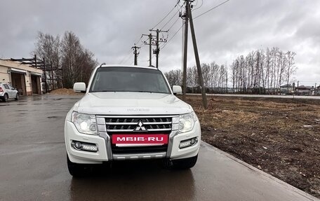 Mitsubishi Pajero IV, 2015 год, 2 790 000 рублей, 4 фотография