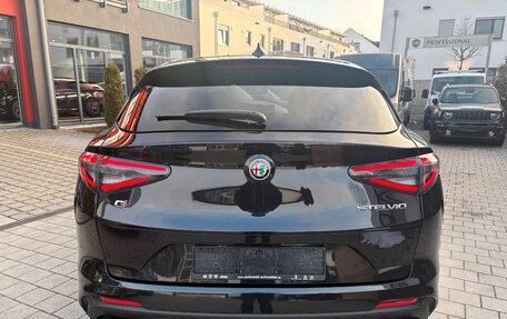 Alfa Romeo Stelvio, 2026 год, 14 500 000 рублей, 7 фотография