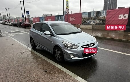 Hyundai Solaris II рестайлинг, 2011 год, 568 000 рублей, 2 фотография