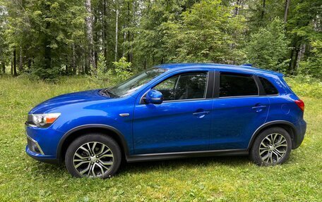 Mitsubishi Outlander III рестайлинг 3, 2018 год, 1 650 000 рублей, 3 фотография