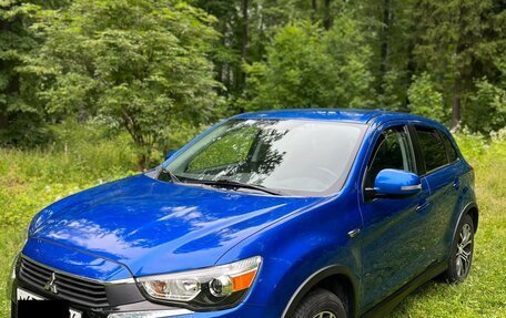 Mitsubishi Outlander III рестайлинг 3, 2018 год, 1 650 000 рублей, 2 фотография