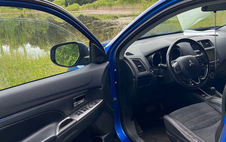 Mitsubishi Outlander III рестайлинг 3, 2018 год, 1 650 000 рублей, 13 фотография