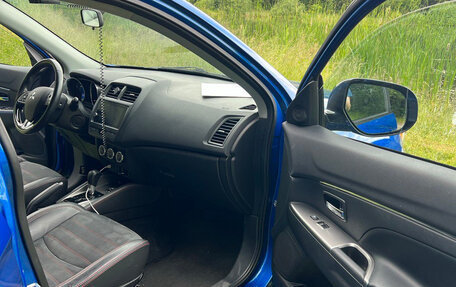 Mitsubishi Outlander III рестайлинг 3, 2018 год, 1 650 000 рублей, 11 фотография