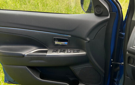 Mitsubishi Outlander III рестайлинг 3, 2018 год, 1 650 000 рублей, 12 фотография