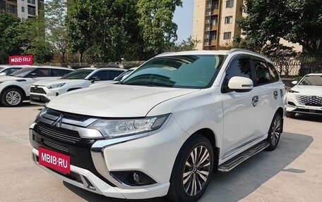 Mitsubishi Outlander III рестайлинг 3, 2021 год, 1 930 000 рублей, 1 фотография