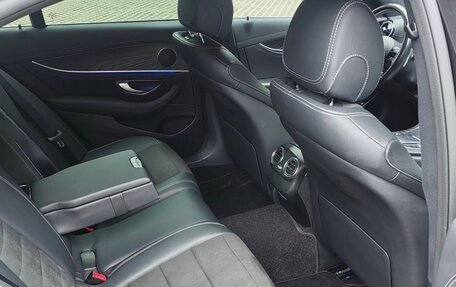 Mercedes-Benz E-Класс, 2020 год, 3 300 000 рублей, 5 фотография