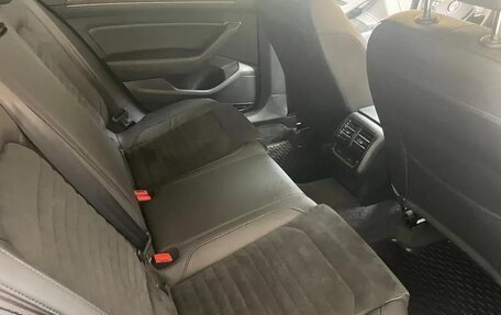 Volkswagen Passat B8 рестайлинг, 2018 год, 3 200 000 рублей, 5 фотография