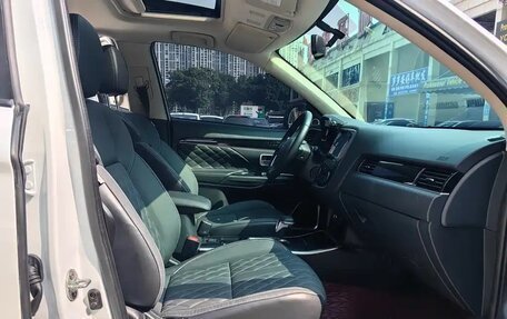 Mitsubishi Outlander III рестайлинг 3, 2021 год, 1 930 000 рублей, 12 фотография