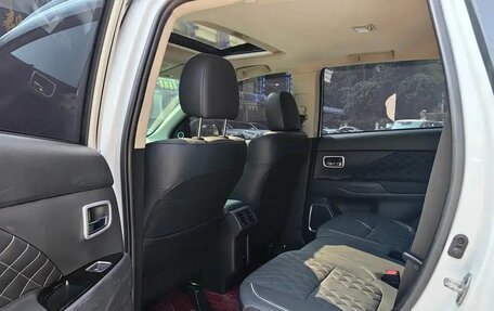 Mitsubishi Outlander III рестайлинг 3, 2021 год, 1 930 000 рублей, 13 фотография