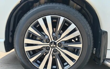 Mitsubishi Outlander III рестайлинг 3, 2021 год, 1 930 000 рублей, 7 фотография