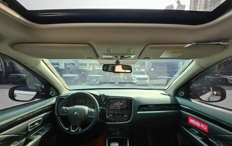 Mitsubishi Outlander III рестайлинг 3, 2021 год, 1 930 000 рублей, 9 фотография