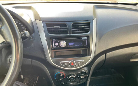 Hyundai Solaris II рестайлинг, 2011 год, 569 000 рублей, 16 фотография