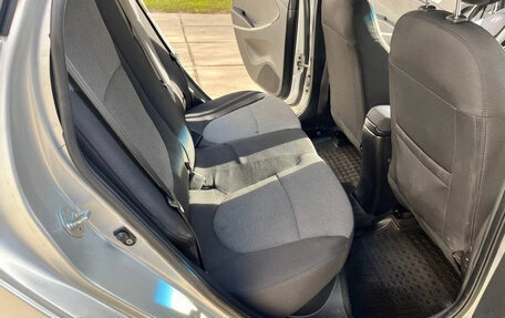 Hyundai Solaris II рестайлинг, 2011 год, 569 000 рублей, 19 фотография