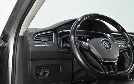 Volkswagen Tiguan II, 2019 год, 2 649 000 рублей, 7 фотография