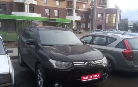 Mitsubishi Outlander III рестайлинг 3, 2012 год, 900 000 рублей, 1 фотография