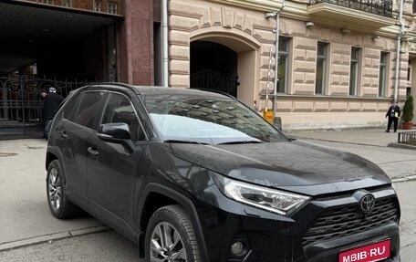Toyota RAV4, 2021 год, 2 520 000 рублей, 1 фотография